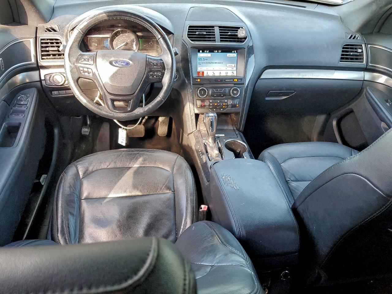 2018 FORD EXPLORER XLT photo 8