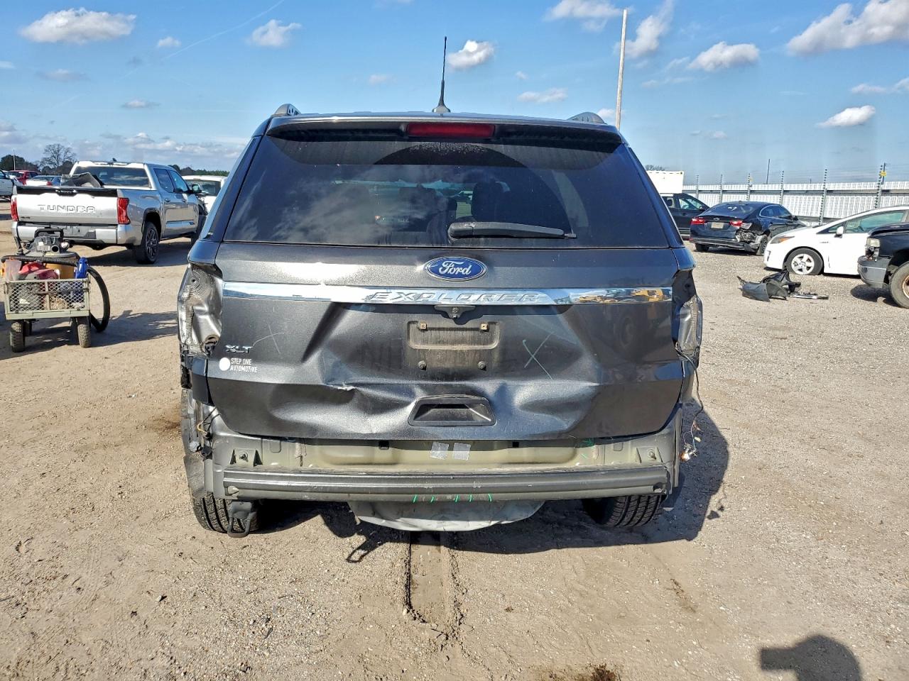 2018 FORD EXPLORER XLT photo 6