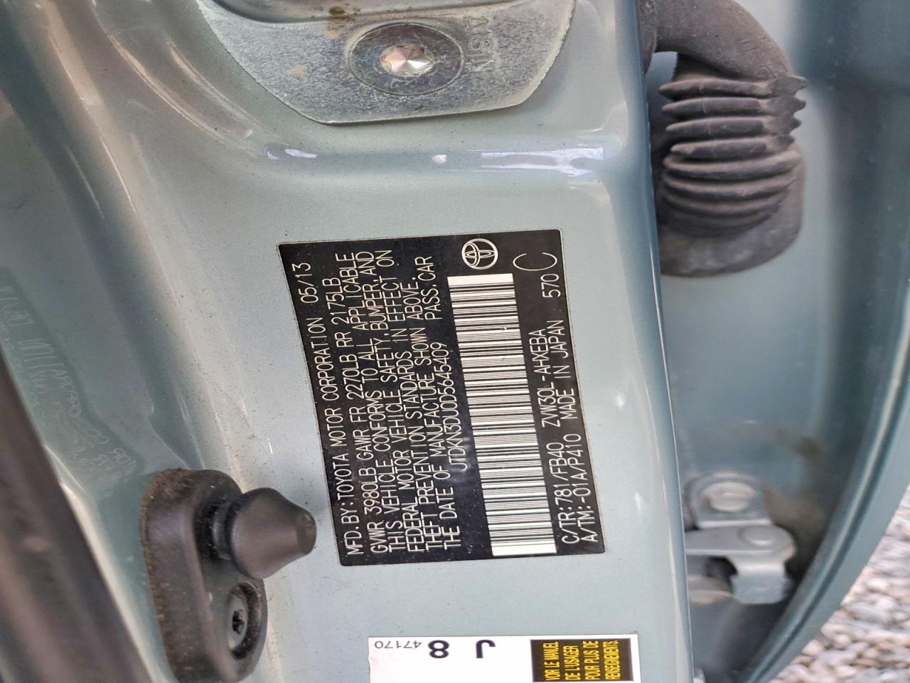2013 TOYOTA PRIUS photo 34
