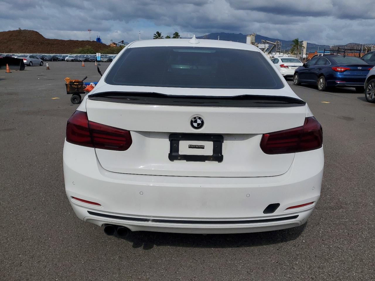 2017 BMW 330 I photo 6