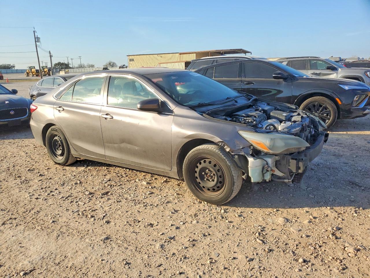 2015 TOYOTA CAMRY LE photo 4