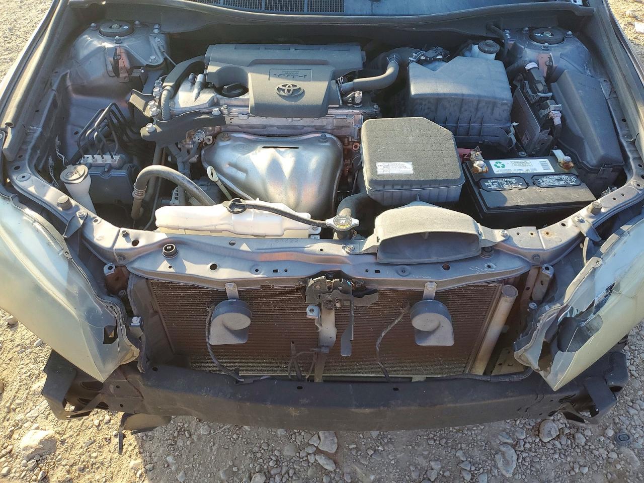 2015 TOYOTA CAMRY LE photo 11