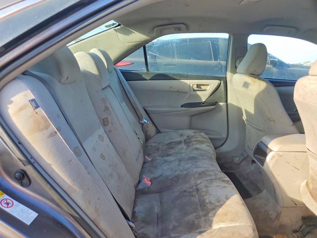 2015 TOYOTA CAMRY LE photo 10