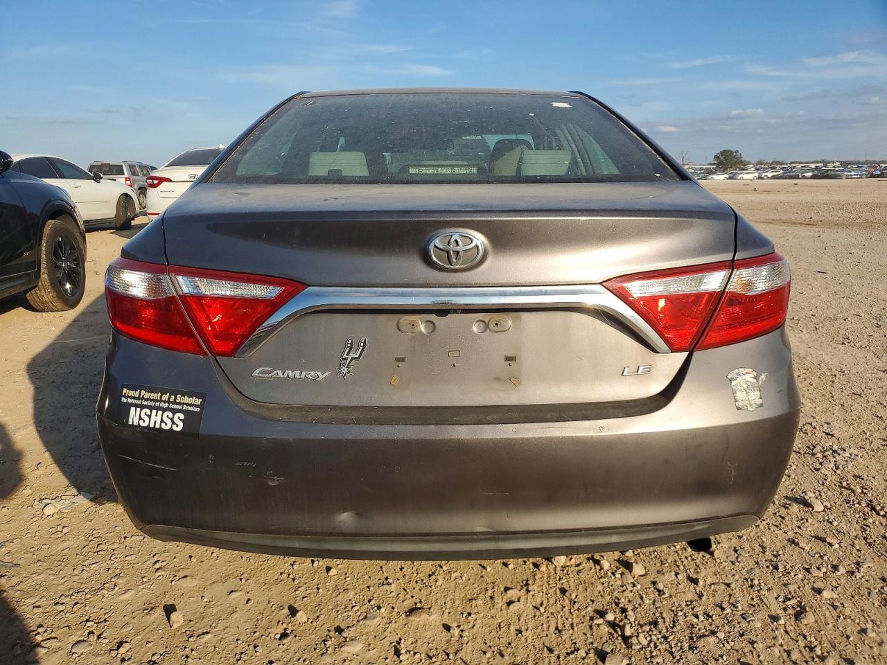 2015 TOYOTA CAMRY LE photo 6