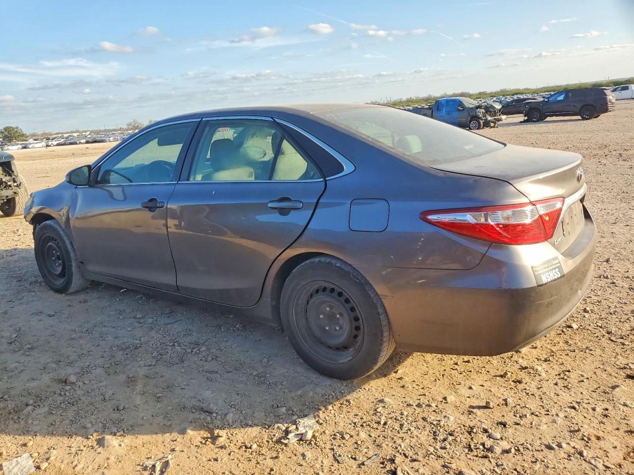 2015 TOYOTA CAMRY LE photo 2