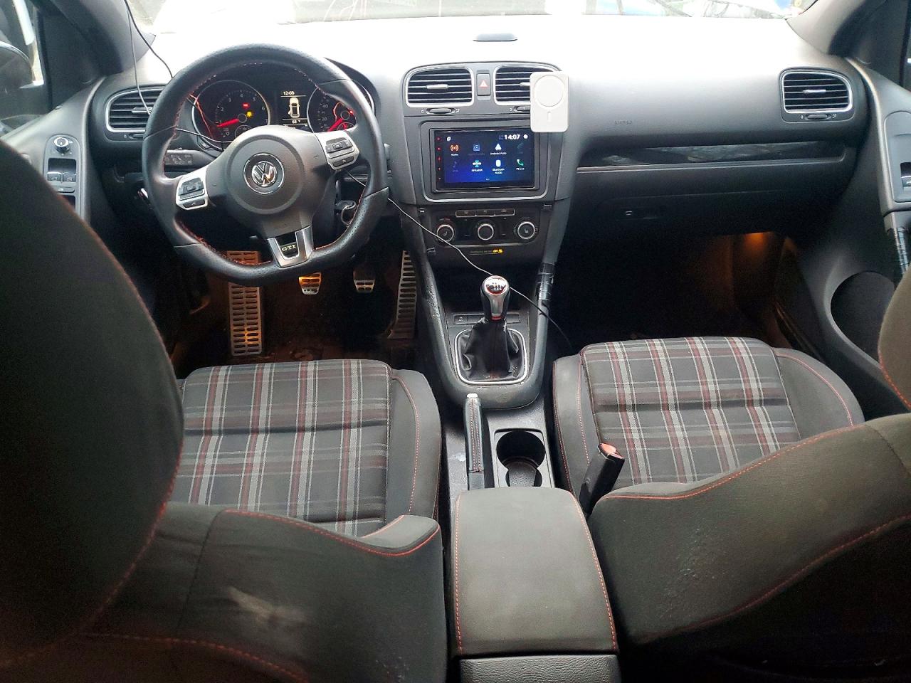 2012 VOLKSWAGEN GTI photo 8