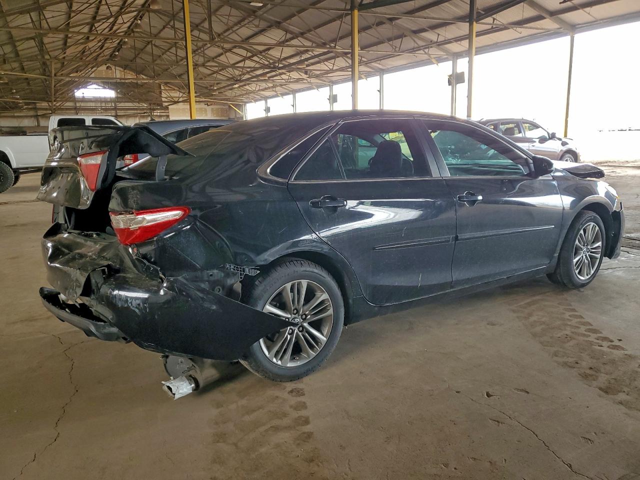 2017 TOYOTA CAMRY LE photo 3