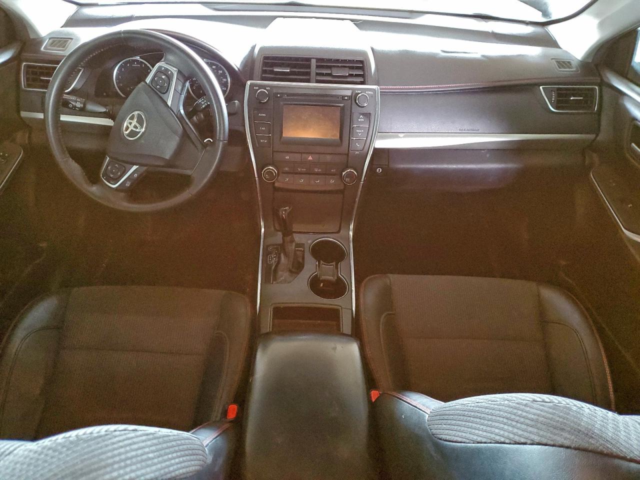 2017 TOYOTA CAMRY LE photo 8