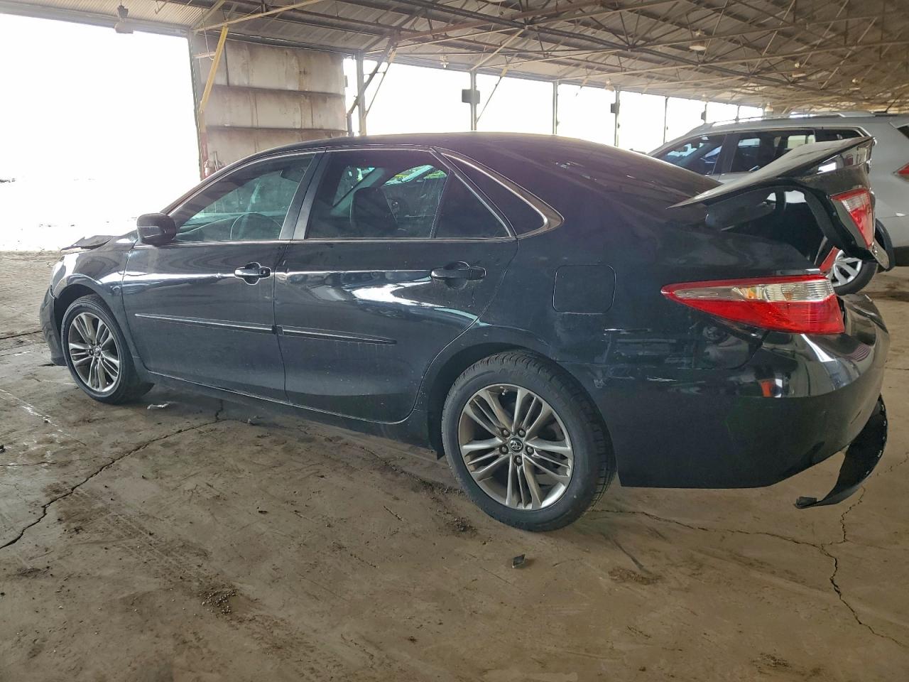 2017 TOYOTA CAMRY LE photo 2