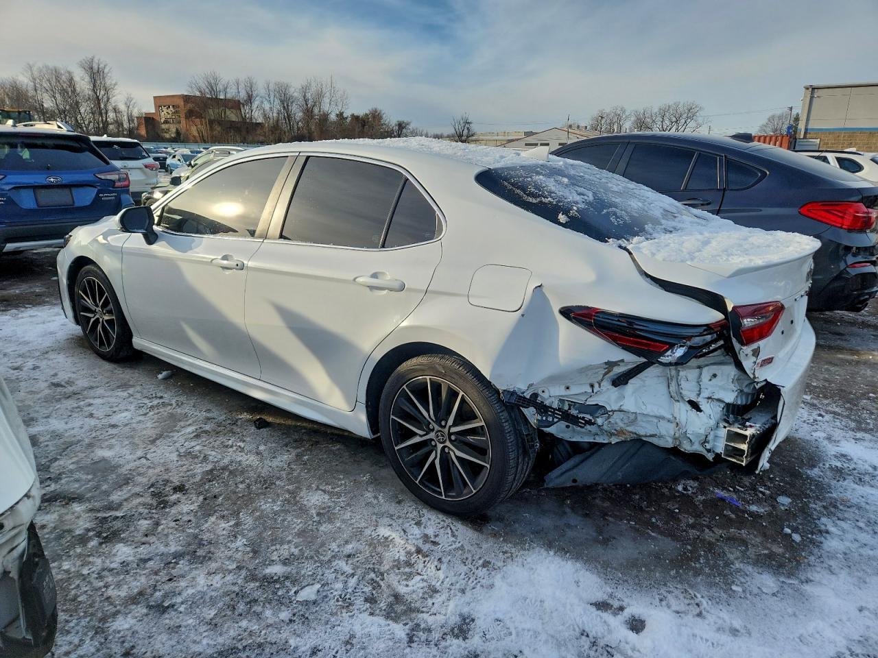 2022 TOYOTA CAMRY SE photo 2