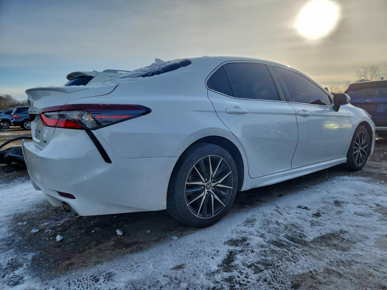2022 TOYOTA CAMRY SE photo 3
