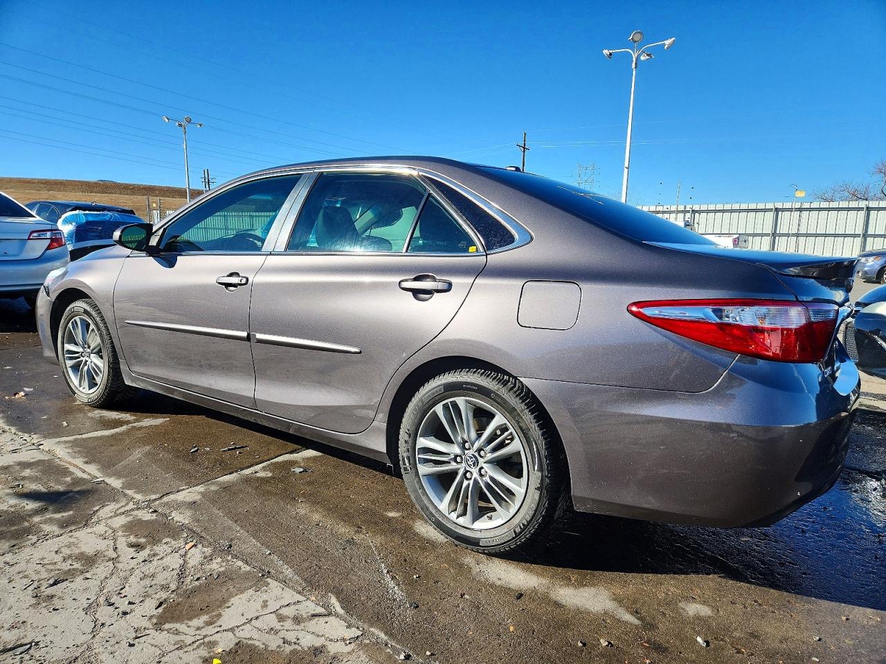 2015 TOYOTA CAMRY LE photo 2