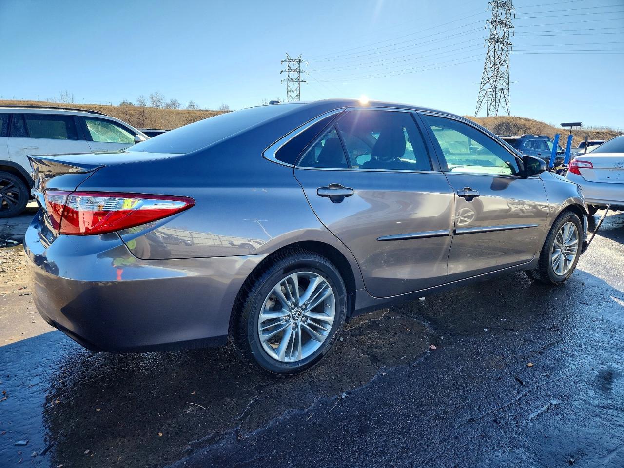 2015 TOYOTA CAMRY LE photo 3