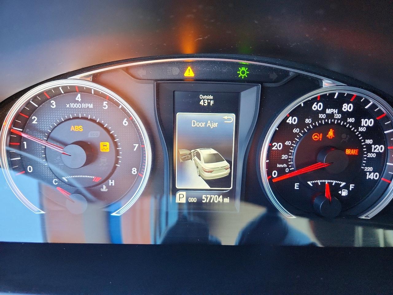 2015 TOYOTA CAMRY LE photo 9