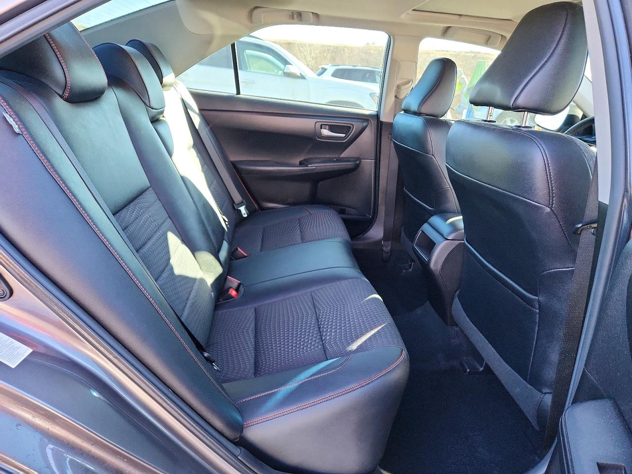 2015 TOYOTA CAMRY LE photo 10