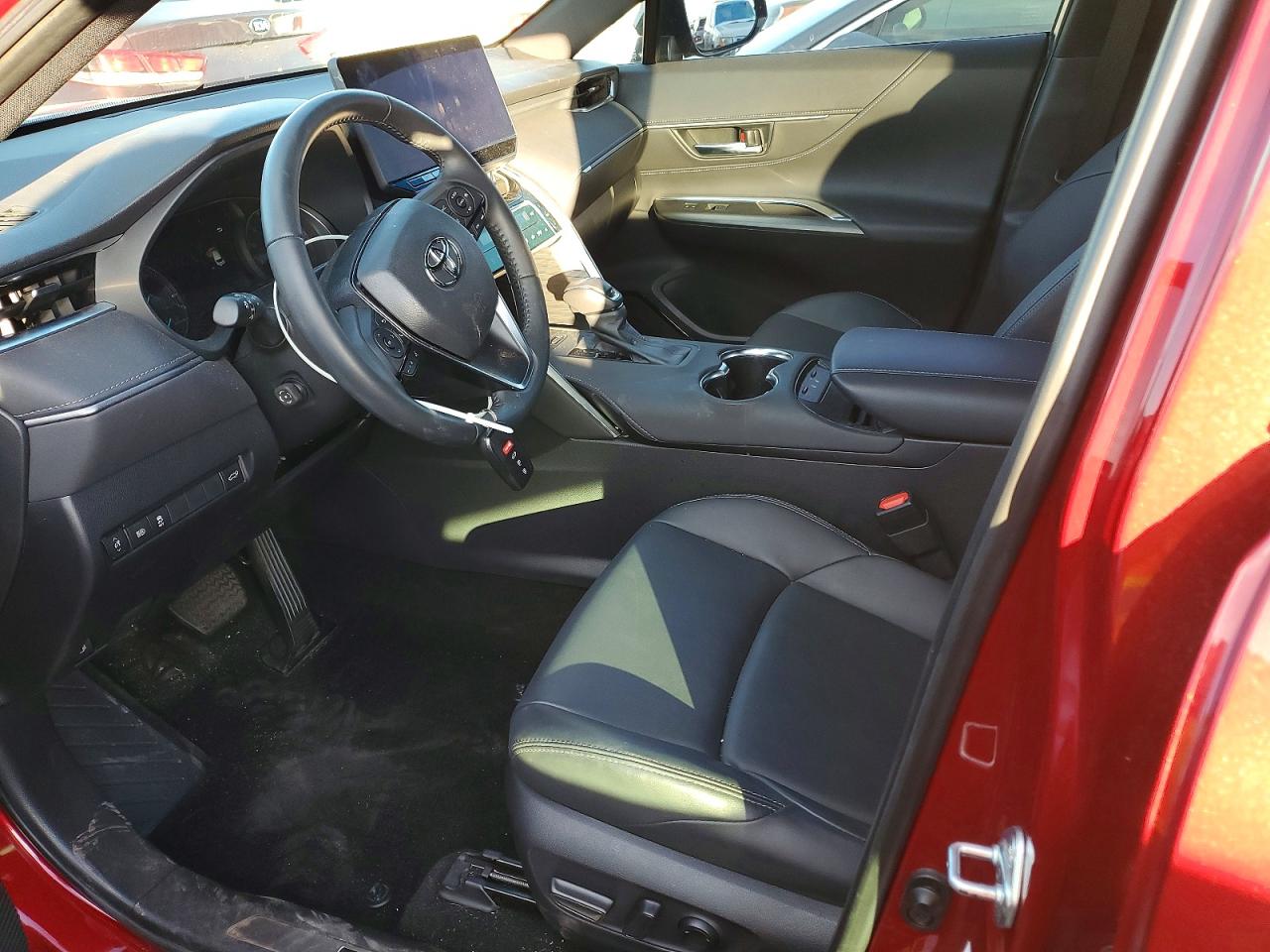 2024 TOYOTA VENZA LE photo 13
