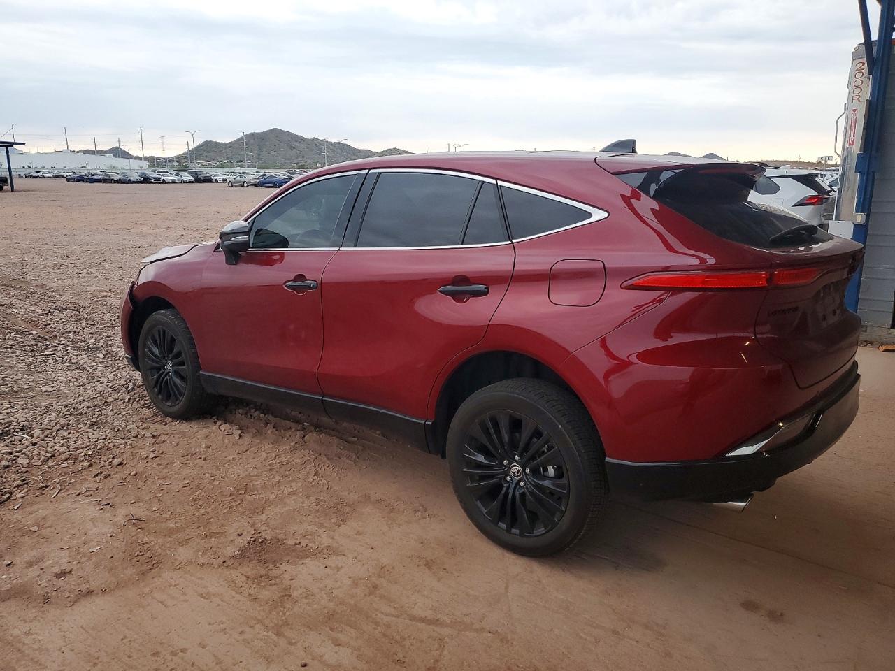 2024 TOYOTA VENZA LE photo 3