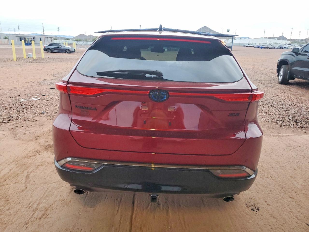 2024 TOYOTA VENZA LE photo 11