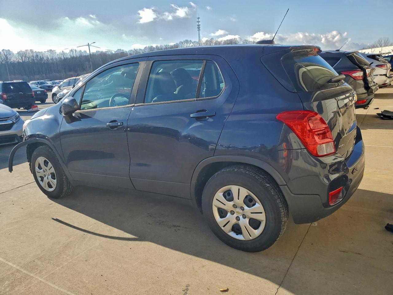 2019 CHEVROLET TRAX LS photo 3