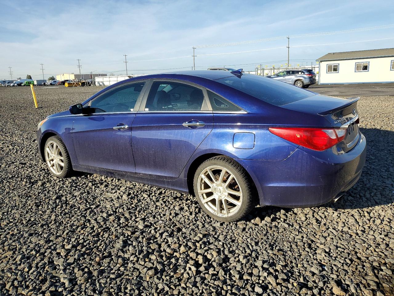 2013 HYUNDAI SONATA SE photo 2