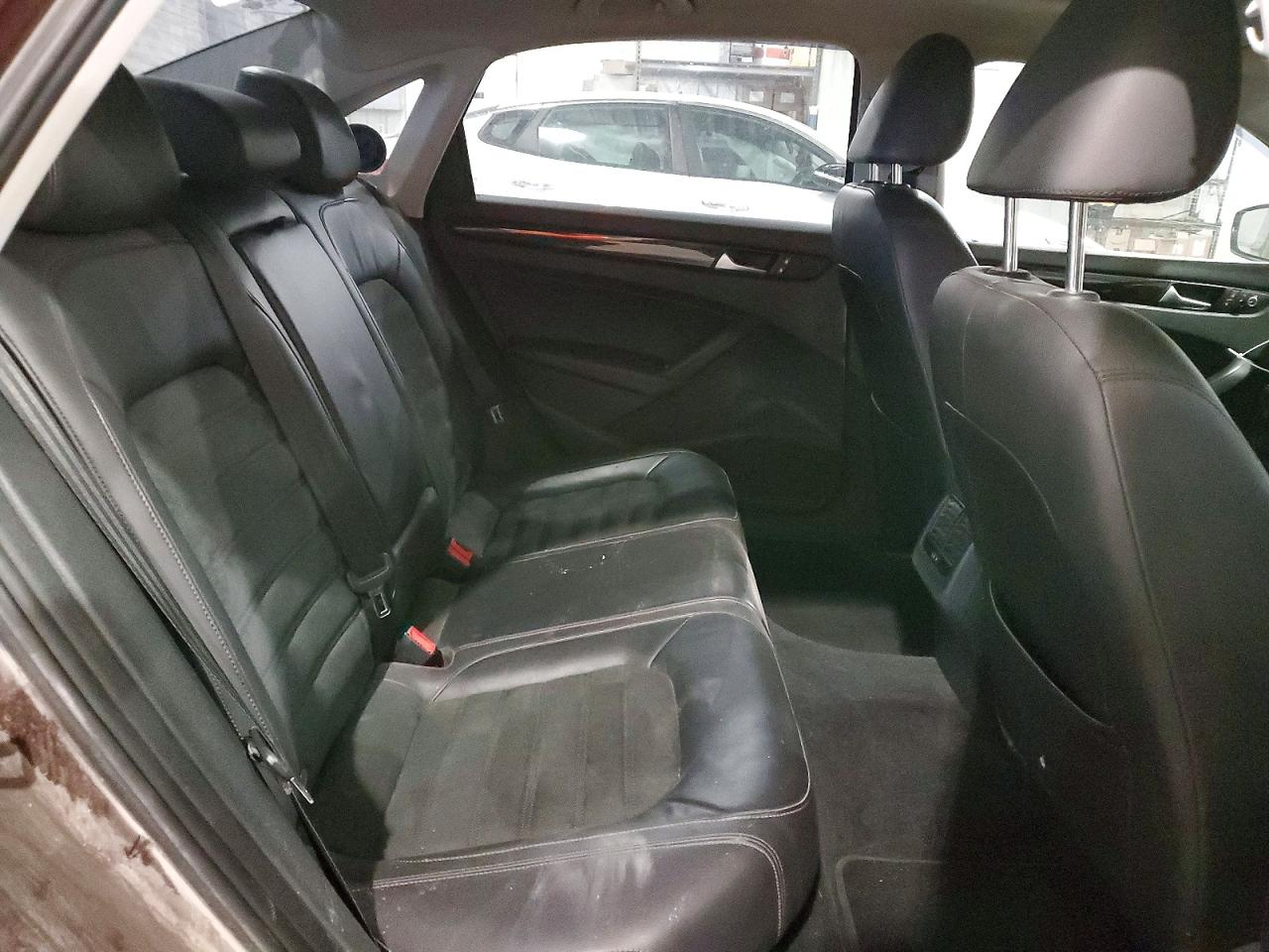 2014 VOLKSWAGEN PASSAT SEL photo 10