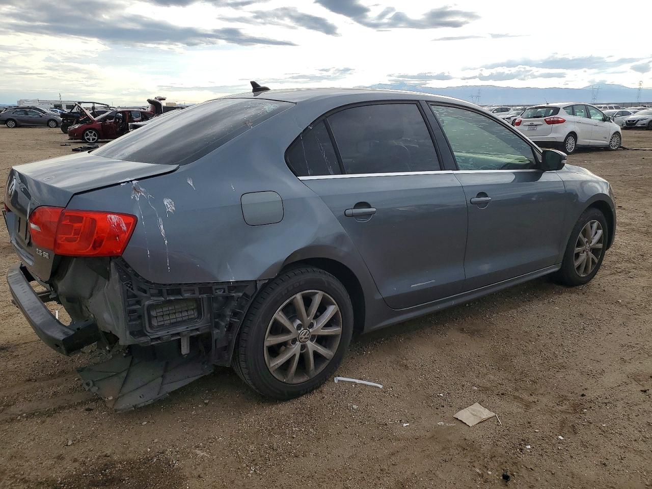 2013 VOLKSWAGEN JETTA SE photo 3