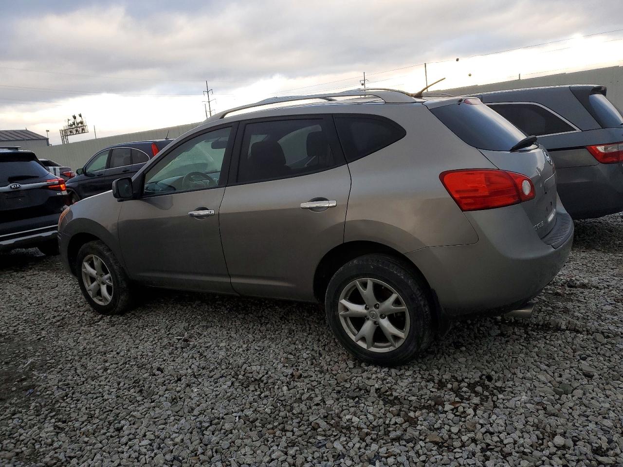 2010 NISSAN ROGUE photo 2