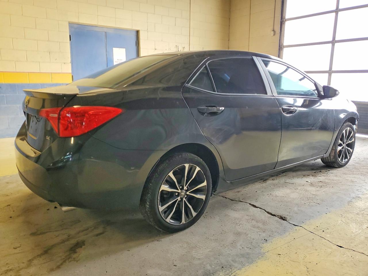 2017 TOYOTA COROLLA photo 3