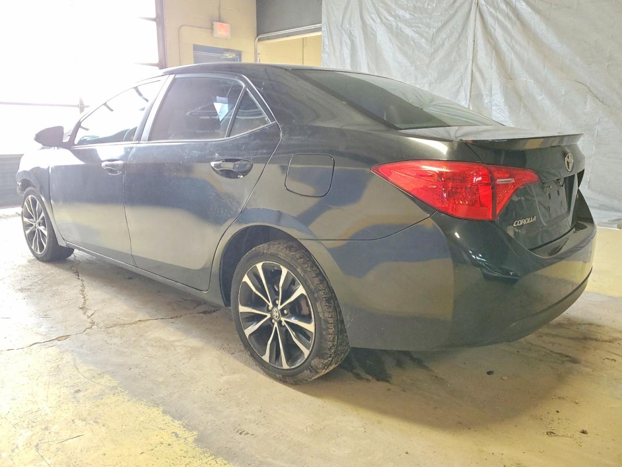 2017 TOYOTA COROLLA photo 2