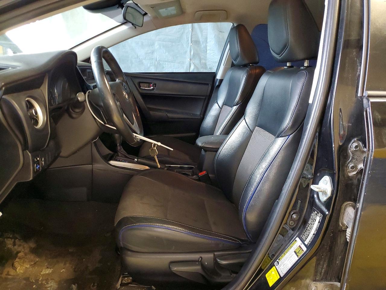 2017 TOYOTA COROLLA photo 7