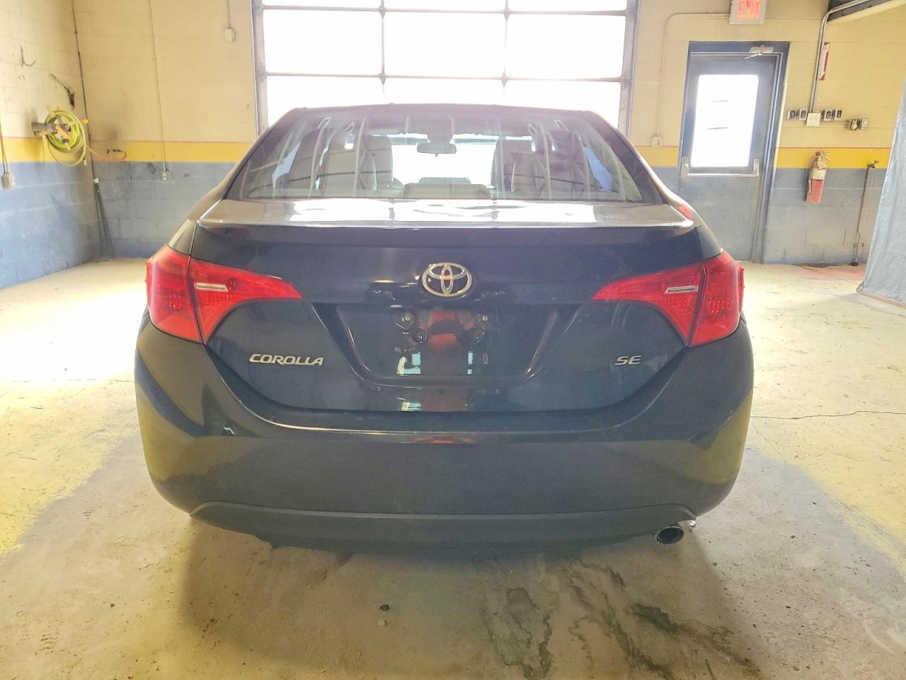 2017 TOYOTA COROLLA photo 6