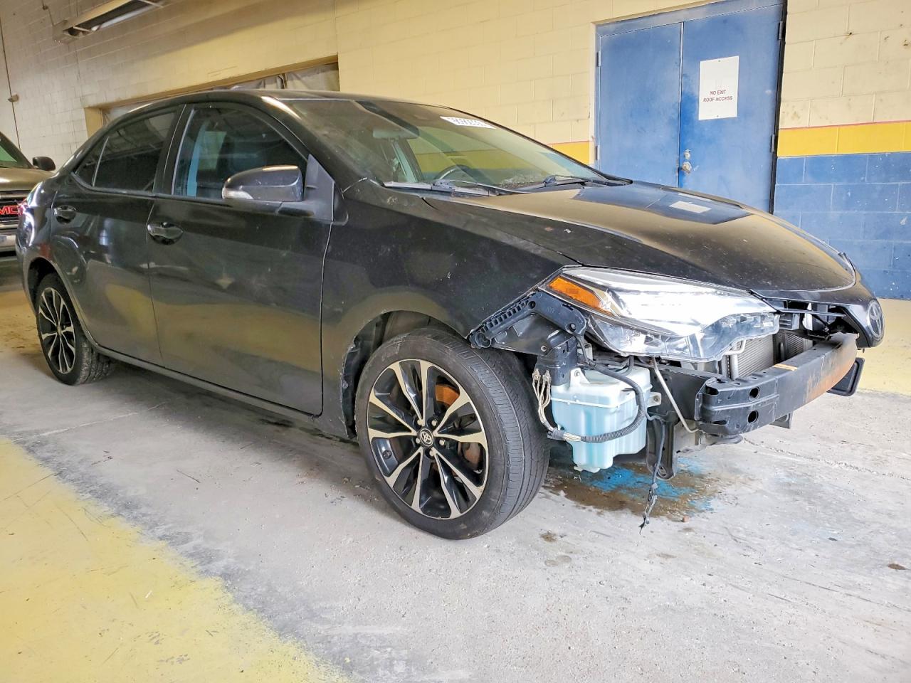2017 TOYOTA COROLLA photo 4