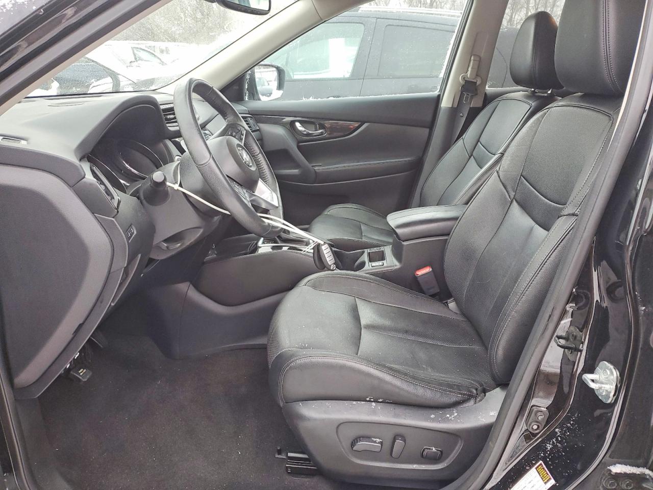 2017 NISSAN ROGUE SV photo 19