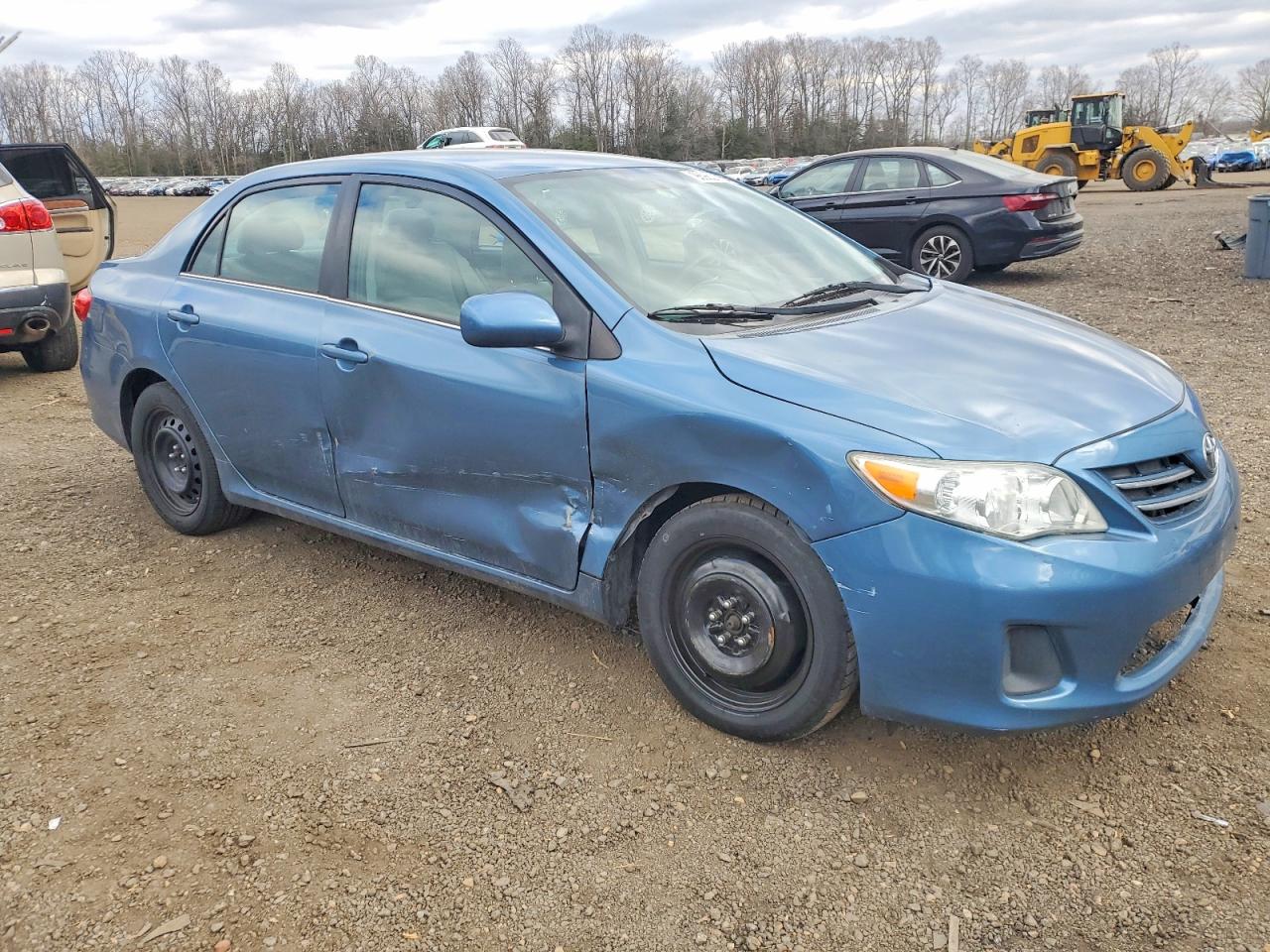 2013 TOYOTA COROLLA BASE photo 4