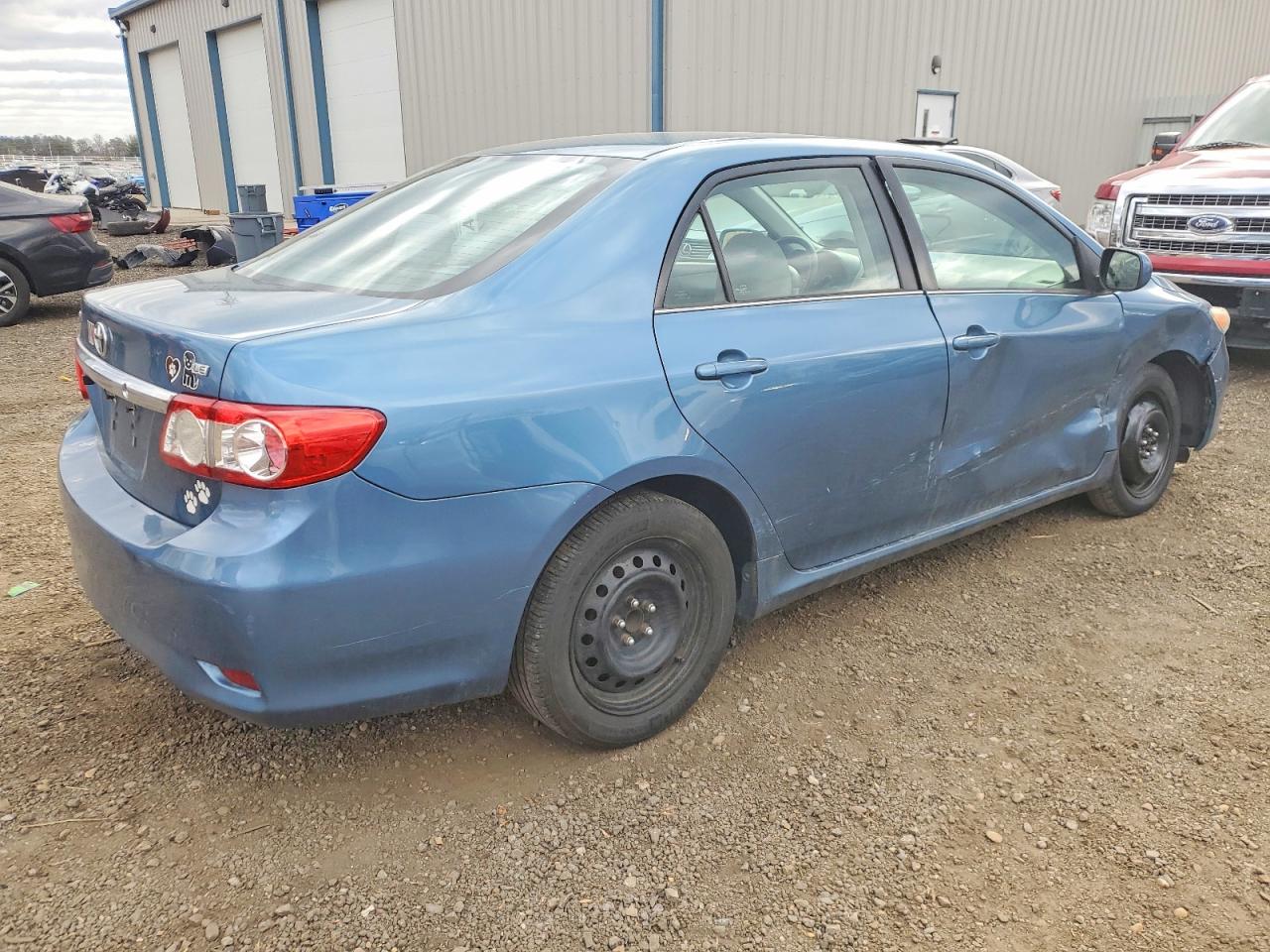 2013 TOYOTA COROLLA BASE photo 3
