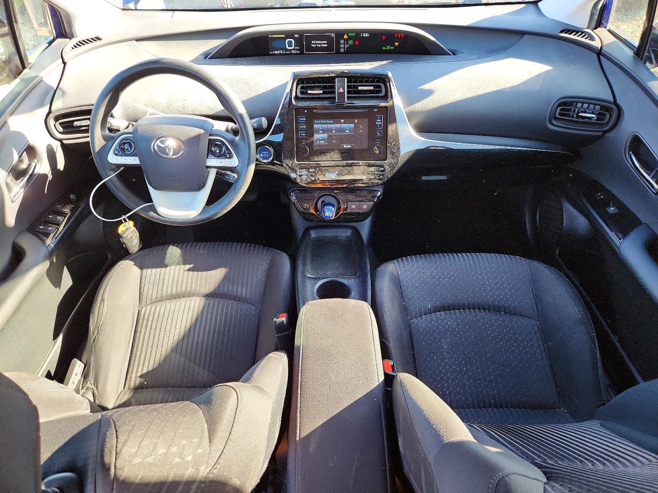 2017 TOYOTA PRIUS photo 8