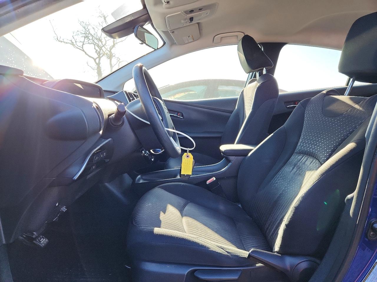 2017 TOYOTA PRIUS photo 7