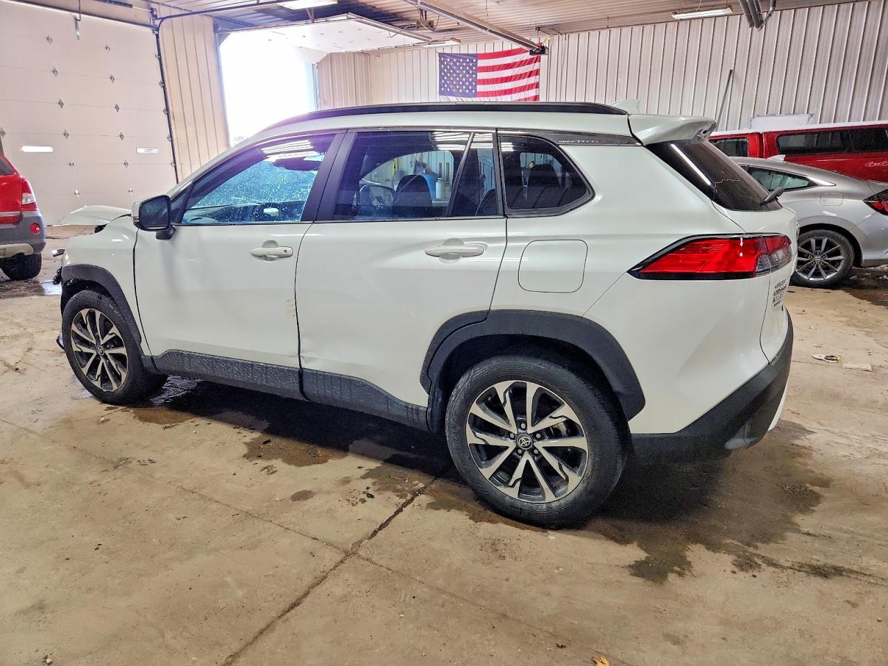 2022 TOYOTA COROLLA CROSS XLE photo 2