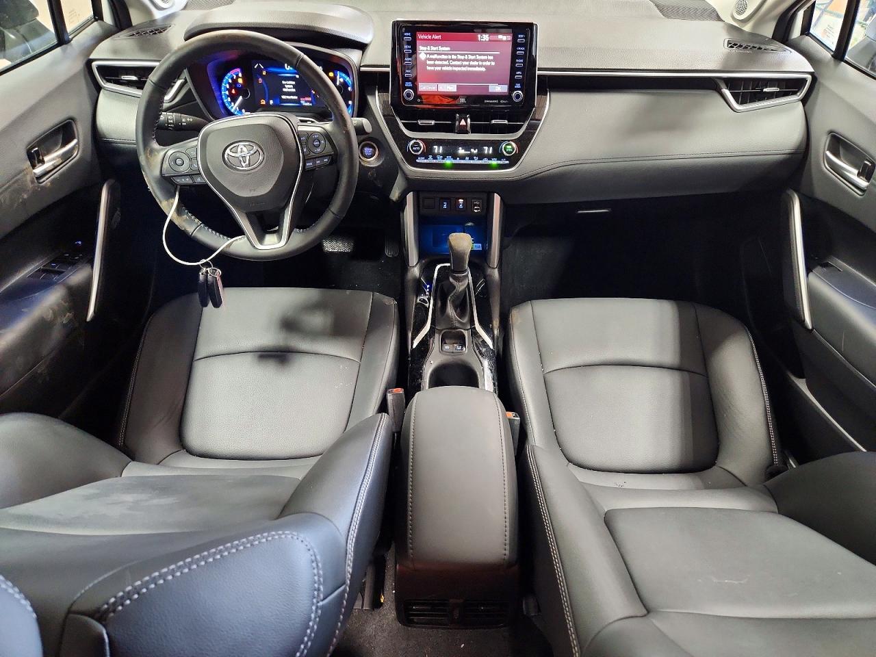 2022 TOYOTA COROLLA CROSS XLE photo 8