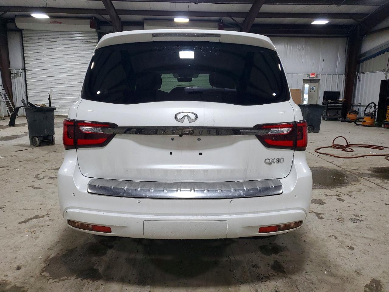 2021 INFINITI QX80 LUXE photo 6