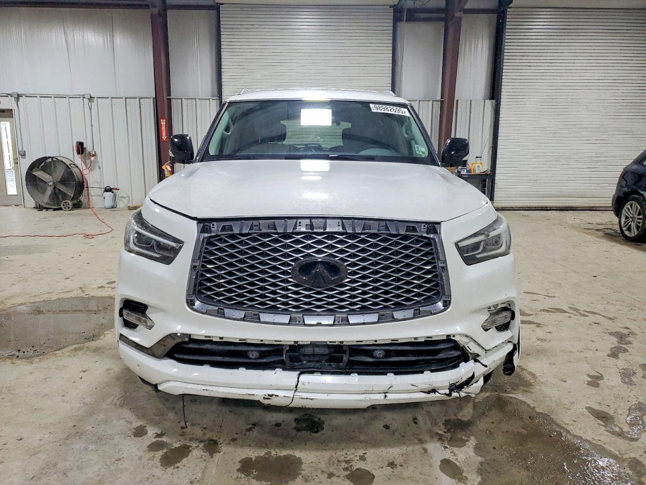 2021 INFINITI QX80 LUXE photo 5