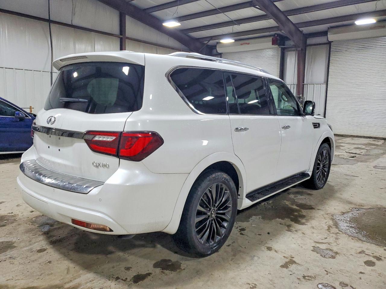 2021 INFINITI QX80 LUXE photo 3