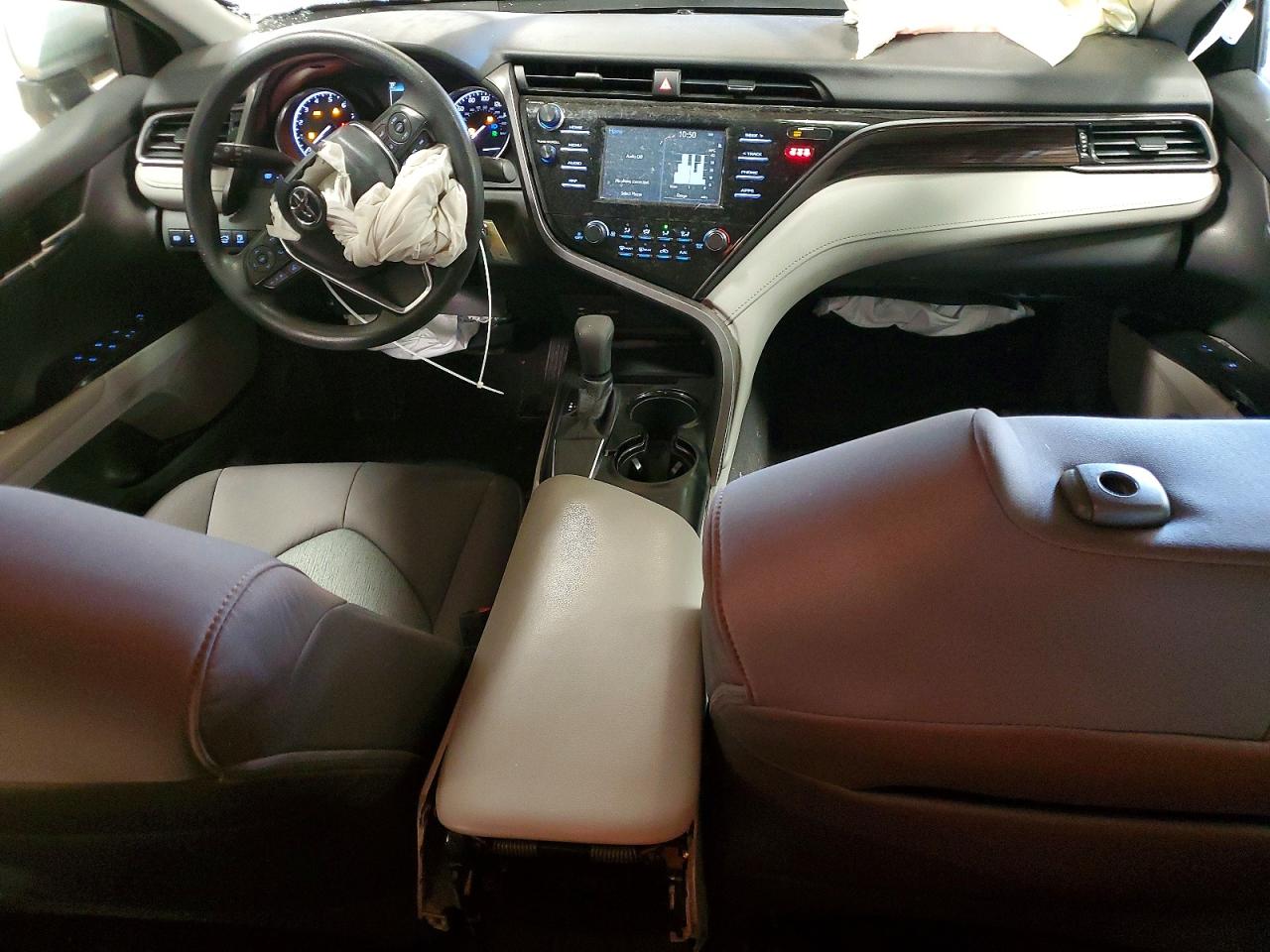 2019 TOYOTA CAMRY L photo 22