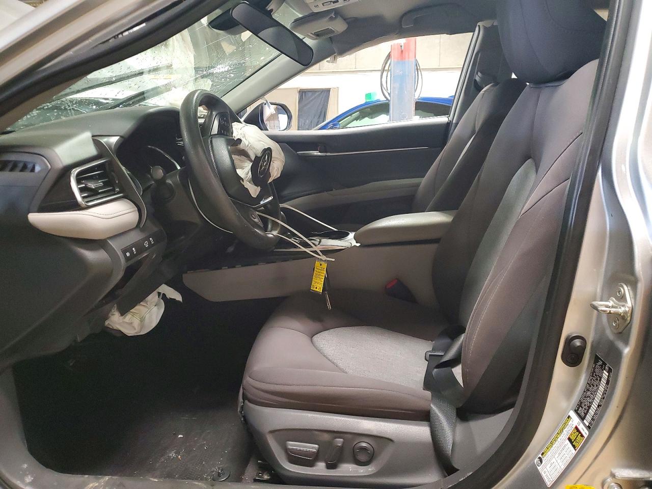 2019 TOYOTA CAMRY L photo 19