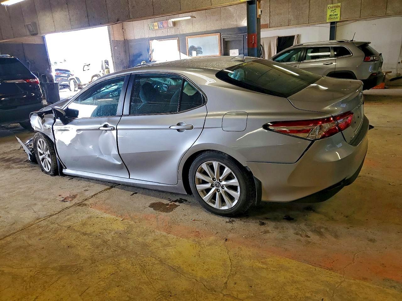 2019 TOYOTA CAMRY L photo 4