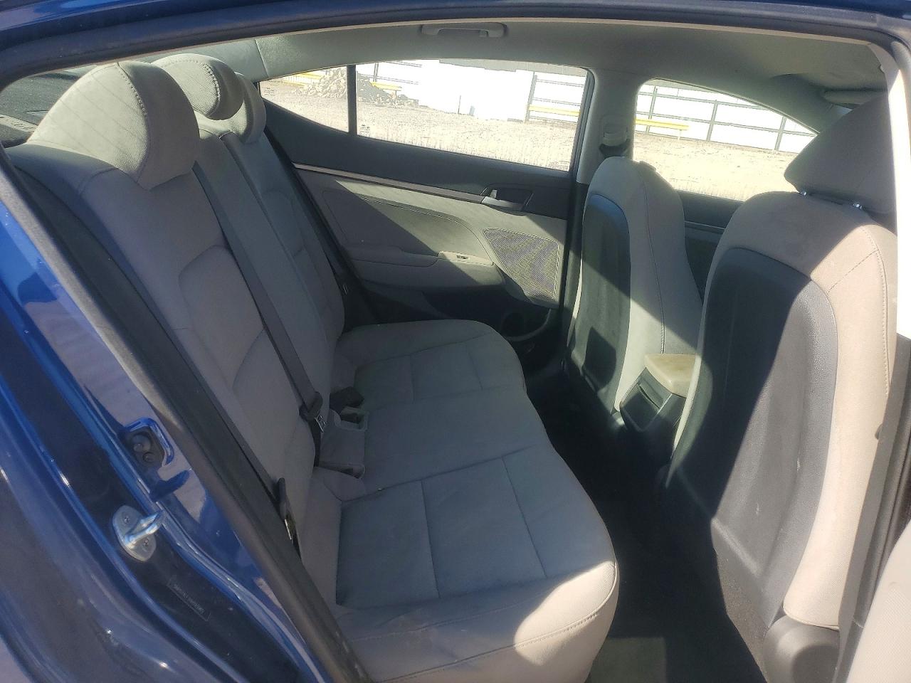 2017 HYUNDAI ELANTRA SE photo 10