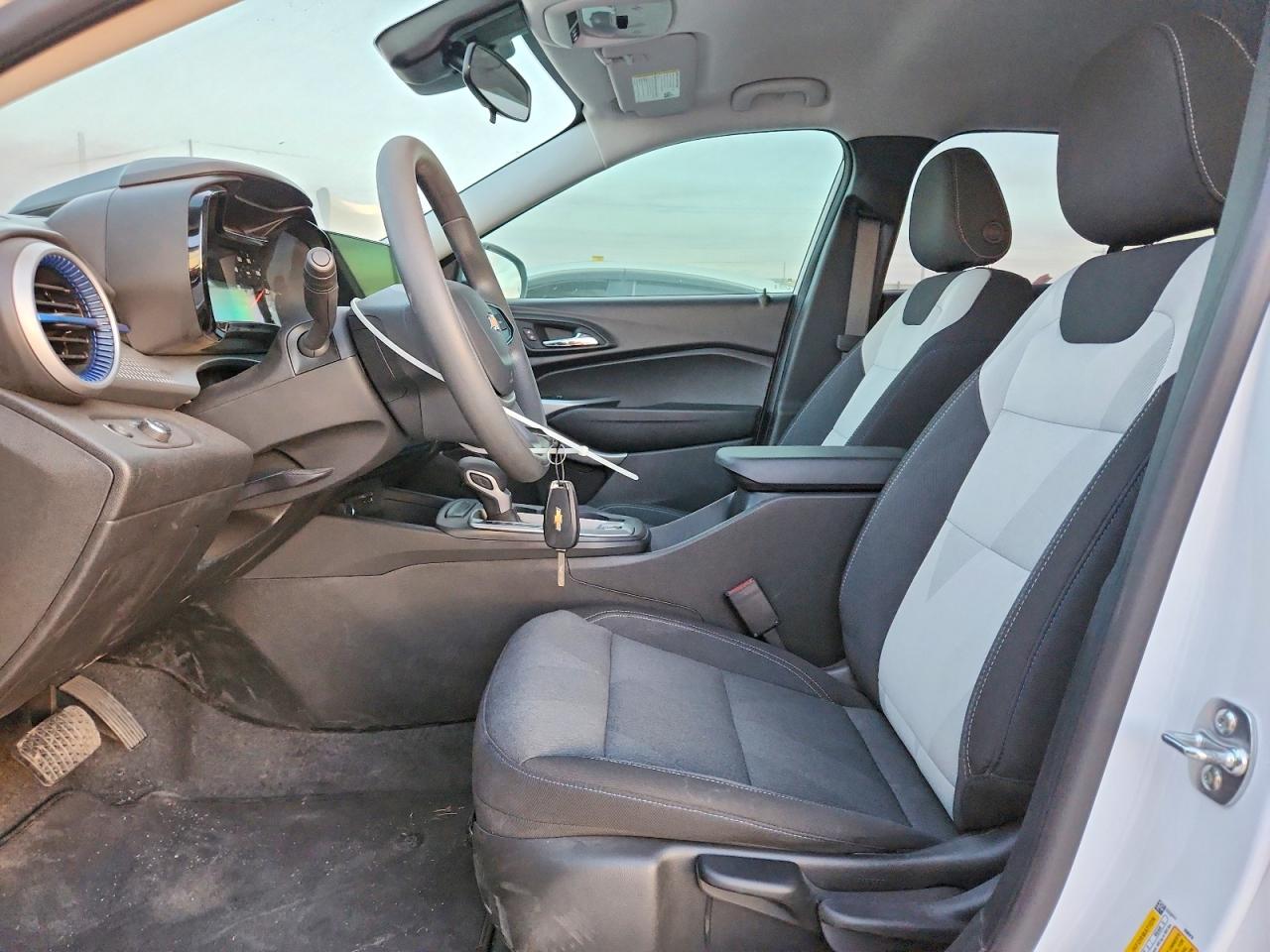 2025 CHEVROLET TRAX LS photo 13