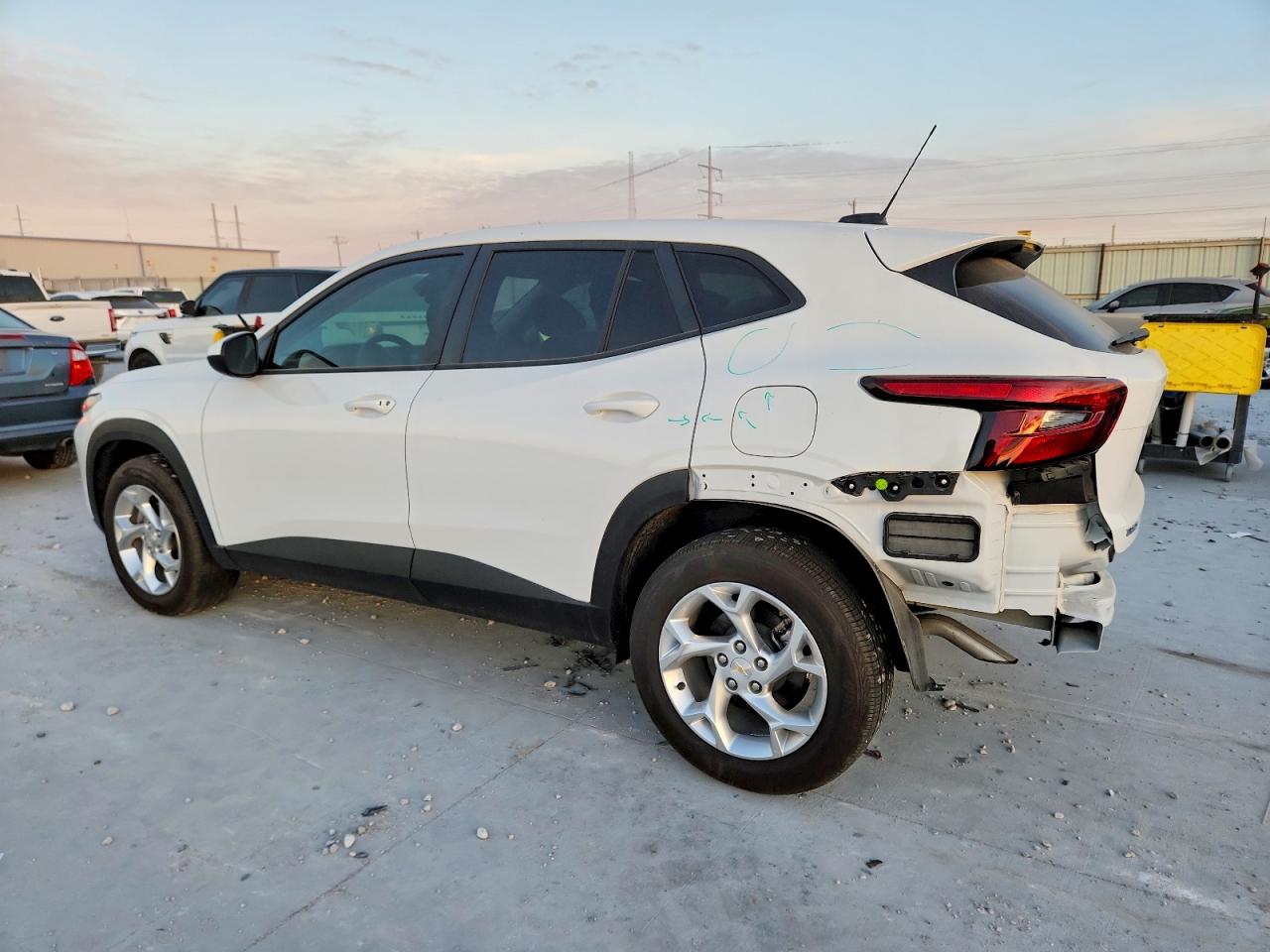 2025 CHEVROLET TRAX LS photo 3