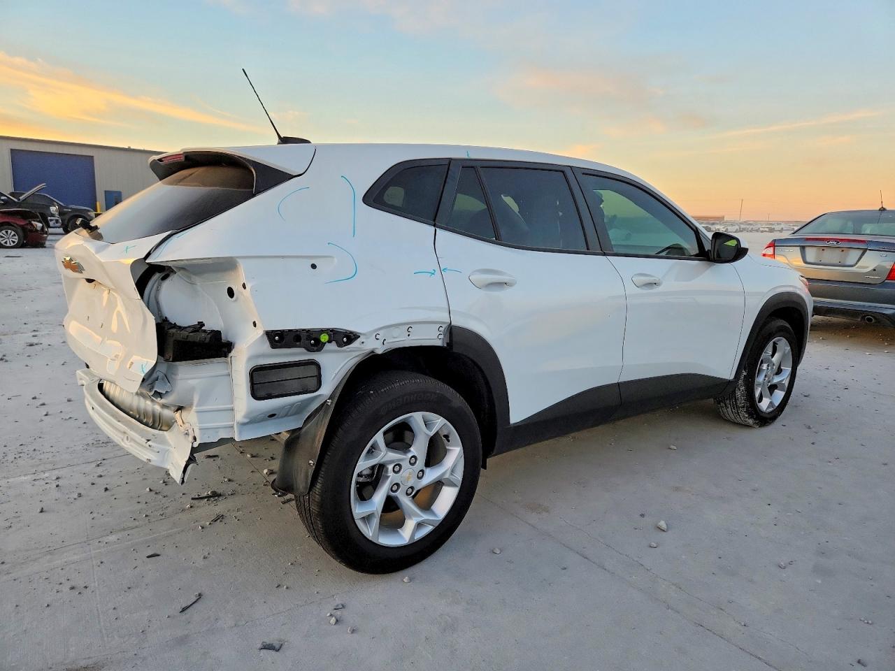 2025 CHEVROLET TRAX LS photo 5
