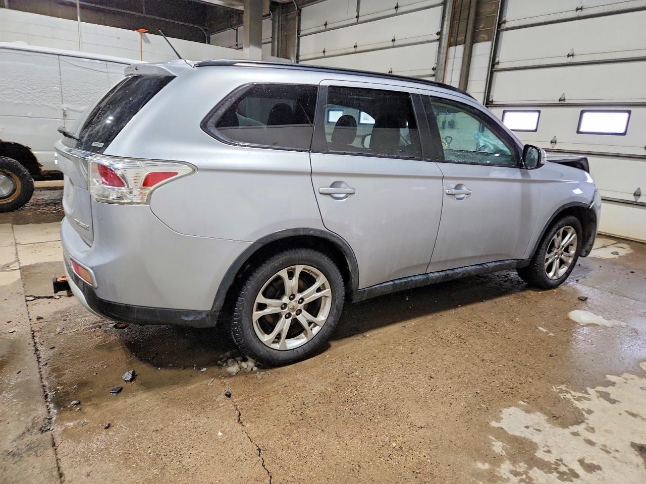 2015 MITSUBISHI OUTLANDER SE photo 3
